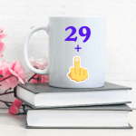 Vignette 1 Mug Humour – Âge Personnalisable avec Doigt d’Honneur