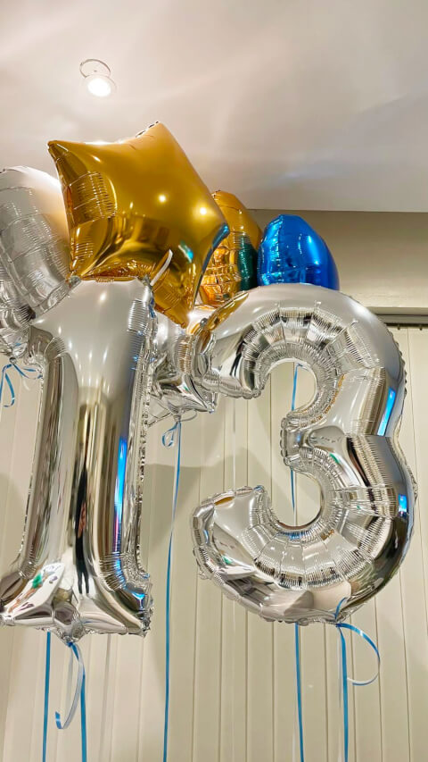 Big Bouquet de Chiffre Argent à personnaliser +Ballon etoile doré,bleu et doré By Livrer un Ballon